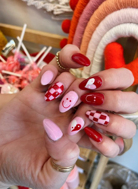 Valentine's Cute Checkered Nail Set Red Valentines Day Nails Inspiration and Ideas