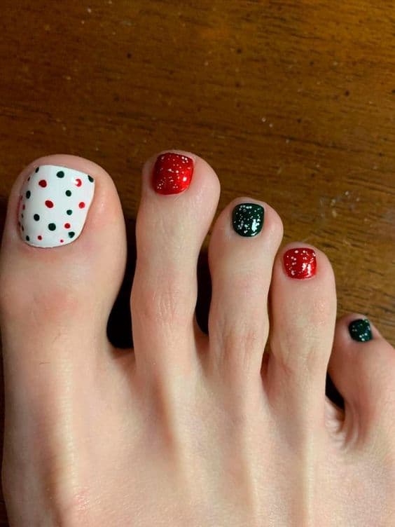 Christmas Toe Nail Design