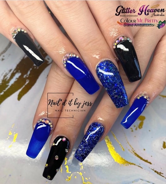 dark blue acrylic nails